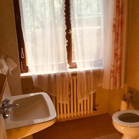 Wunderschoner Seeblick In Cassone マルチェージネ