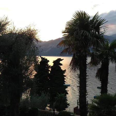 ヴィラ Wunderschoner Seeblick In Cassone *